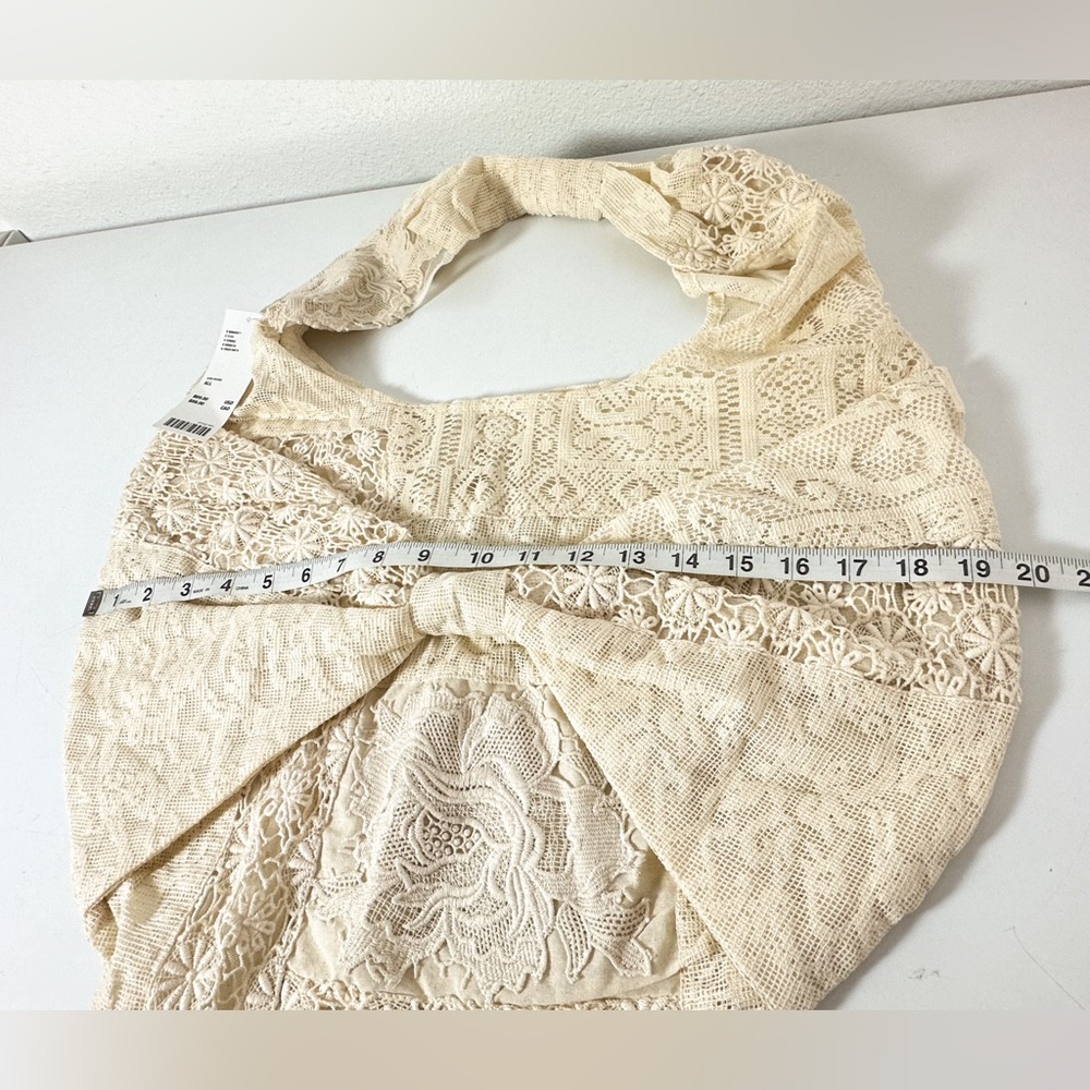 UO x Kimchi Blue Lace Bow Slouchy Bag - Picture 4 of 11